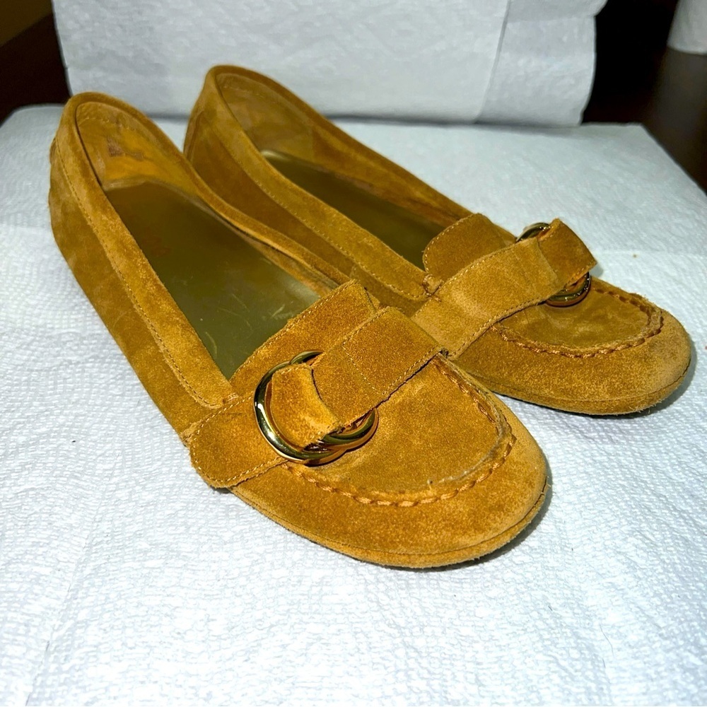 EUC Women's Me Too Carlie Khaki Suede Loafers-Size 9 1/2M